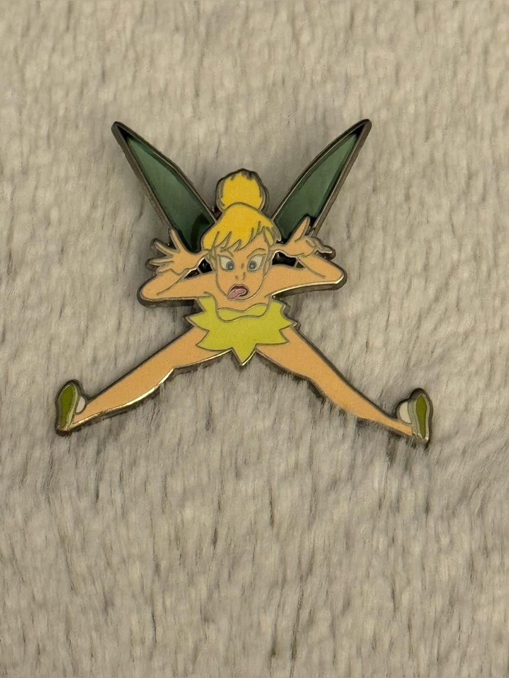 DISNEY VINTAGE 2006 TINKERBELL PIN SILLY FACE STICKING OUT TONGUE GLASS WINGS